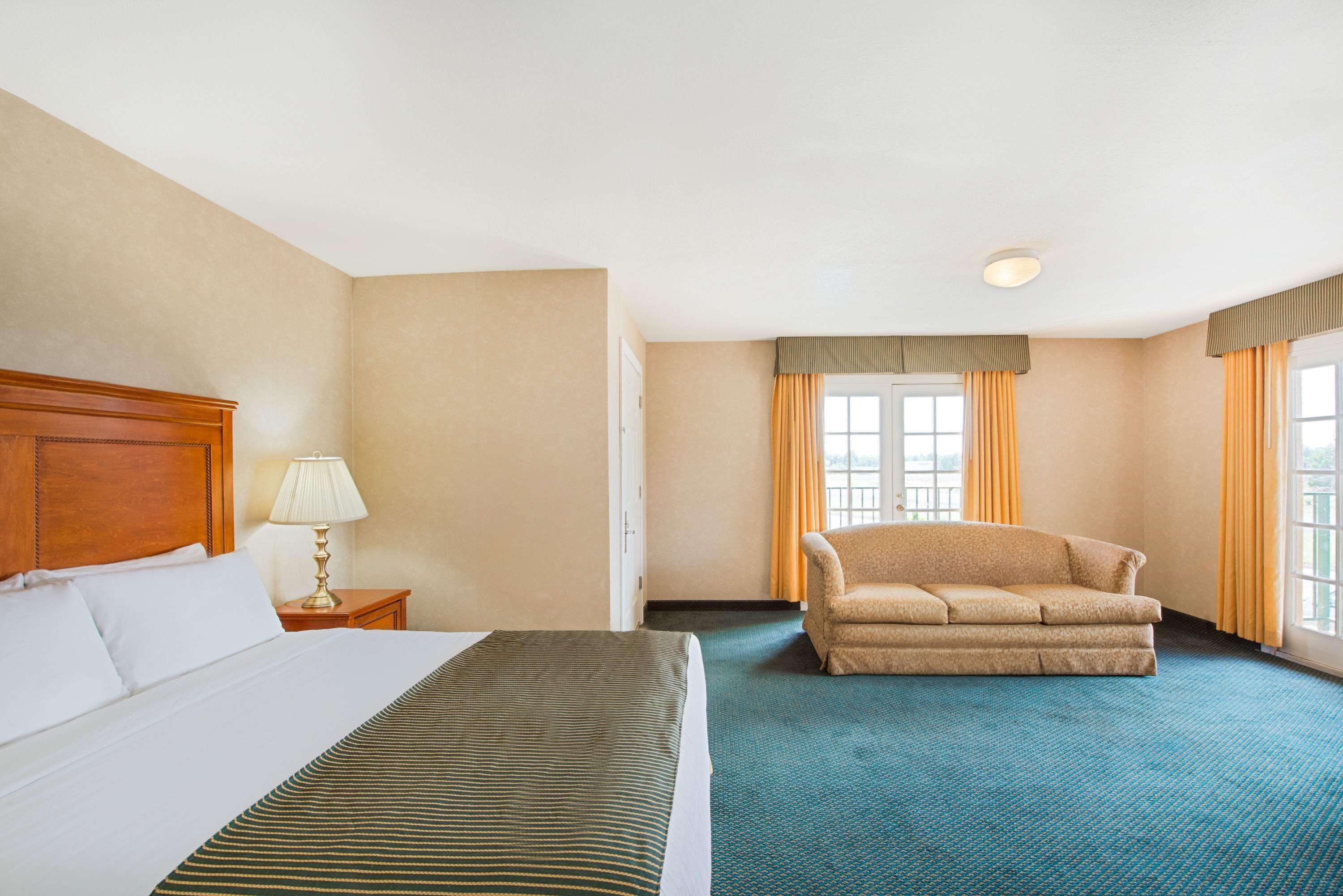 Ramada By Wyndham East Hotel