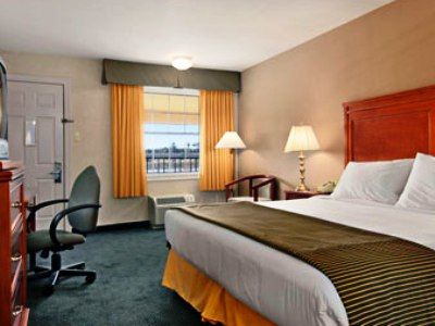 Ramada By Wyndham East Hotel 3*