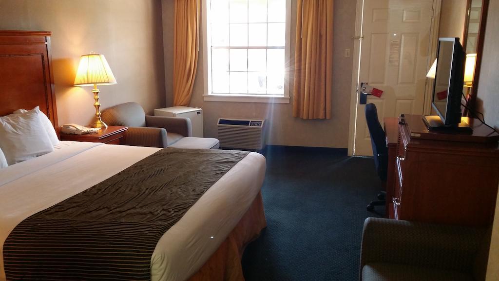 Ramada By Wyndham East Hotel 3*